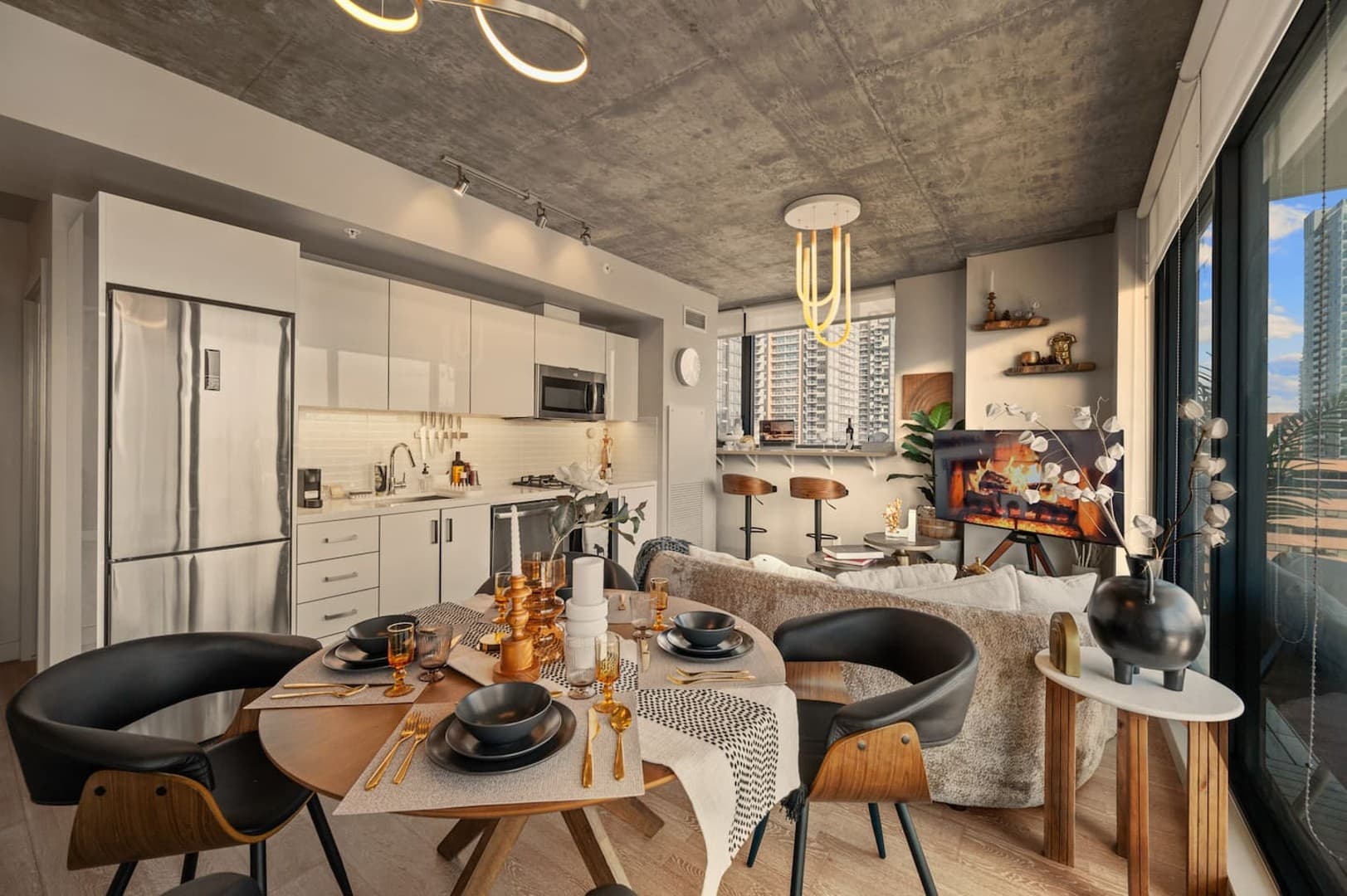 Calgary Tower View | King Bed | 2BR | AC | Gym photo 2