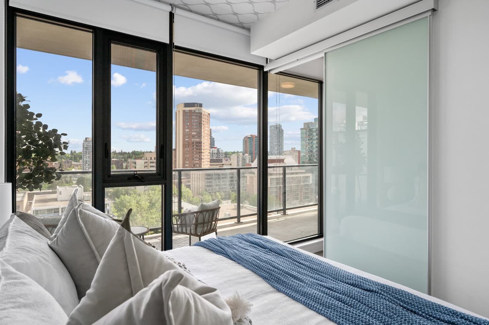 King Bed |Skyline Views | Gym | 5 mins to Dome photo 2