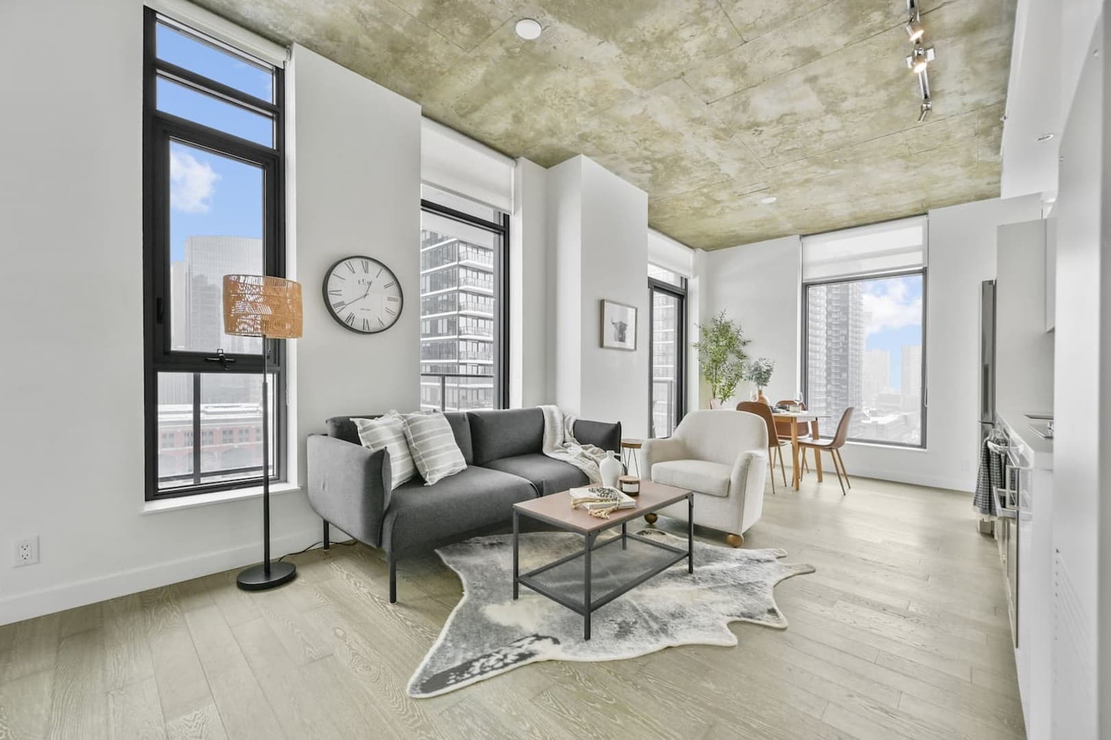 Calgary Tower View | King Bed | Mins to Saddledome