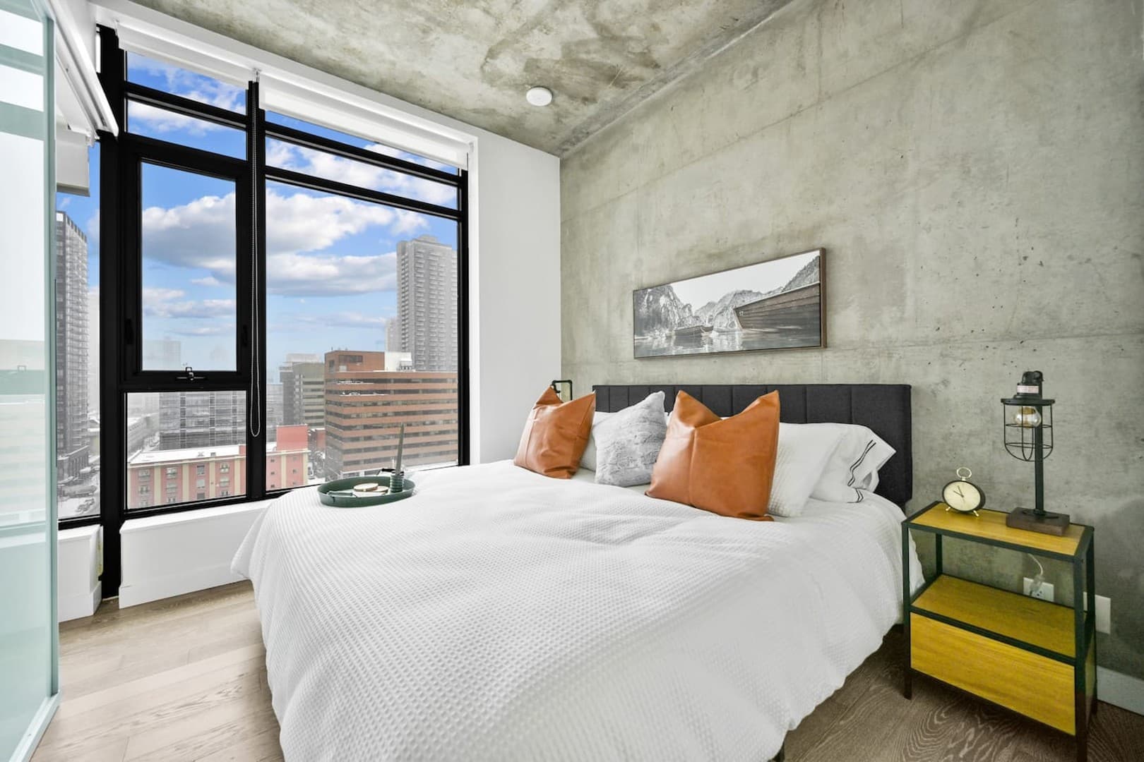 Calgary Tower View | King Bed | Mins to Saddledome photo 3